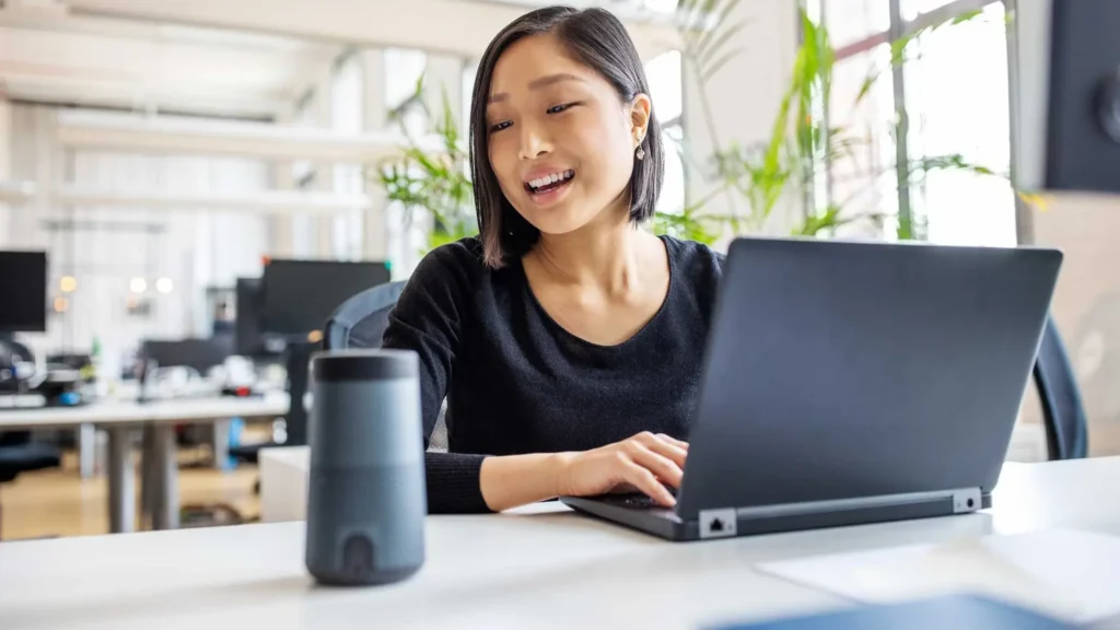 Descubra quais assistentes de voz são compatíveis com luzes inteligentes