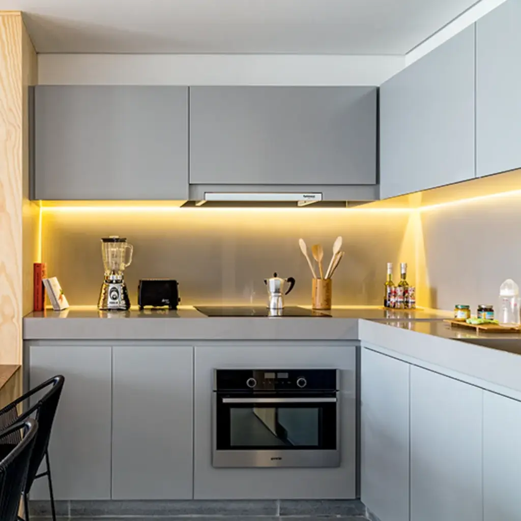 Descubra como usar iluminação decorativa com LED inteligente na sala, quarto e cozinha
